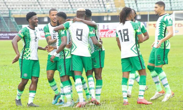 Super Eagles squad celebrates a goal