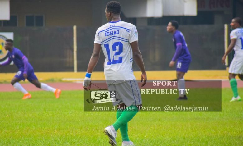 Ishaq Rafiu in action for Rivers United in the 2021/22 NPFL season