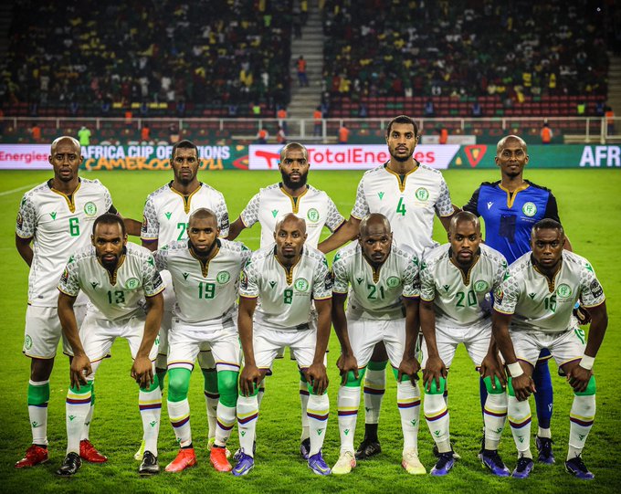 Without a real goalkeeper 10-man Comoros push Cameroon to the end