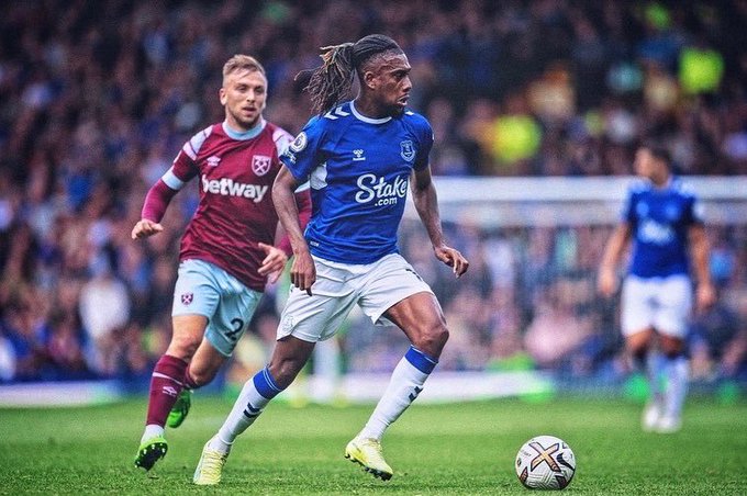 Alex Iwobi in action against West Ham