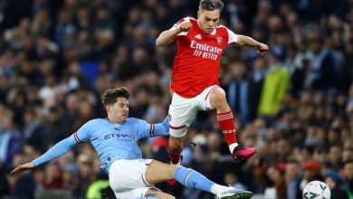 Leandro Trossard in action for Arsenal against City