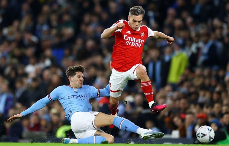 Leandro Trossard in action for Arsenal against City