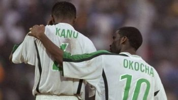 Okocha consoling Kanu Nwankwo after the 2000 AFCON final loss to Cameroun