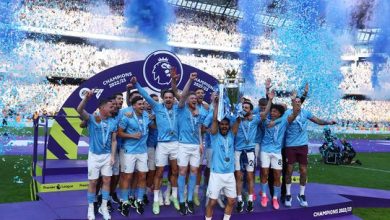 Manchester City lift Premier League title