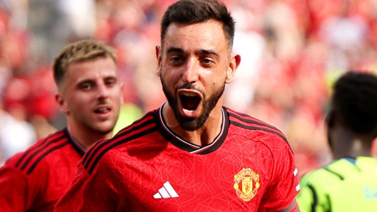 Bruno fernandes celebrates his goal in Manchester United 2-0 win over Arsenal