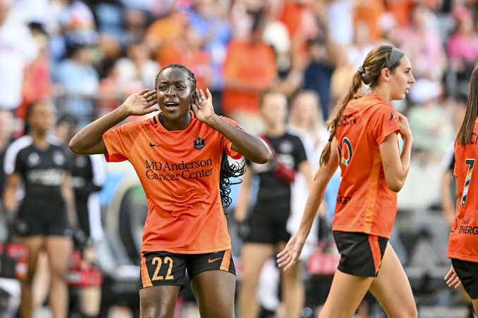 Michelle Alozie in action for Houston Dash