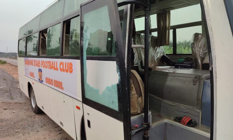 The travelling team bus of Sunshine Stars FC has suffered attack by gunmen along the Benin-Ore expressway on Thursday, December 7, 2023. 