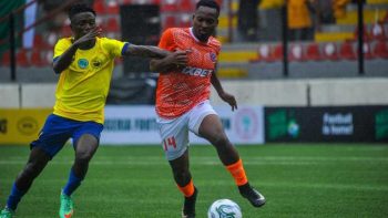 Cyril Olisema in action for Akwa United FC at the Naija Super-8 tournament 