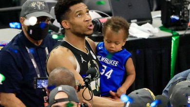 Giannis Antetokounmpo and children