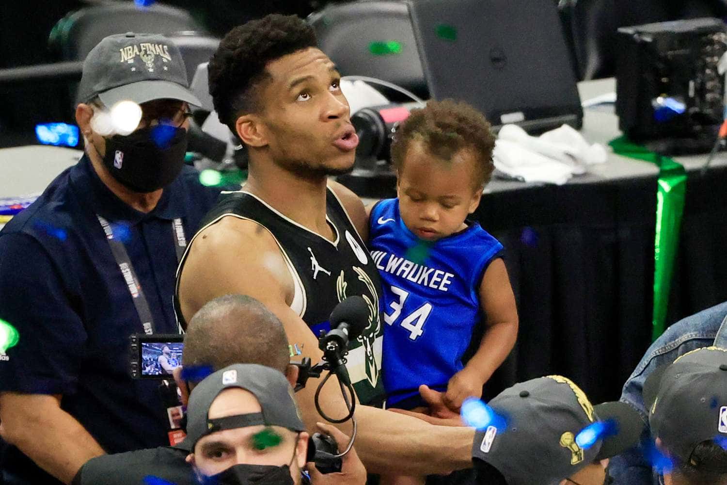 Giannis Antetokounmpo and children