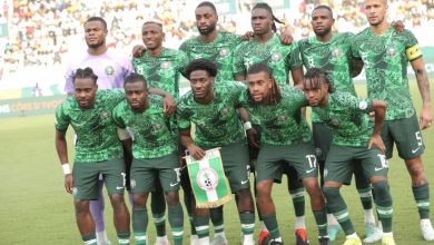 Nigerian Players Shine as Super Eagles Secure Final Berth in AFCON In a dramatic semifinal clash at the Stade de la Paix in Bouaké, Nigeria's Super Eagles sealed their spot in the final of the 2023 Africa Cup of Nations (AFCON) after a tense penalty shootout victory over South Africa. The match, which ended 1-1 after regulation and extra time, saw both teams exhibit impressive performances in a thrilling end-to-end encounter. Here's a breakdown of the Nigerian players' performances as assessed by Soccernet.ng: Christian Nwabali (8.5/10): The Chippa United goalkeeper showcased remarkable skill, making four crucial saves during regular play and two more during the penalty shootout, solidifying Nigeria's defense. Bright Osayi-Samuel (7/10): The Fernabache full-back delivered a solid performance, completing 91% of his passes and contributing defensively before being substituted for Kenneth Omeruo. William Troost Ekong (7.6/10): As team captain, the PAOK central defender displayed leadership, scoring a vital penalty and demonstrating expertise in defense and penalty-taking. Semi Ajayi (6.8/10): The West Bromwich Albion defender proved formidable in aerial battles and provided valuable support in attack when needed. Calvin Bassey (6.9/10): The Fulham defender exhibited strength and resilience, winning all of his duels and ensuring defensive stability. Ola Aina (6.8/10): Despite being deployed on the left side due to Zaidu's injury, the Nottingham Forest full-back delivered decent crosses while battling on his weaker side. Frank Onyeka (7/10): The Brentford midfielder contributed tirelessly in midfield, disrupting South Africa's play with well-timed tackles and interceptions. Alex Iwobi (6.5/10): The former Arsenal player struggled with the intensity of the South African midfield before being substituted in the second half. Ademola Lookman (6.2/10): The Atalanta forward missed a golden opportunity but remained a threat, creating chances and attracting attention from the opposition. Moses Simon (5/10): The Nantes winger faced difficulties beating his marker and was dispossessed frequently before being replaced by Samuel Chukwueze. Victor Osimhen (7/10): Osimhen's skill and tenacity earned Nigeria a crucial penalty and tested the South African defense throughout the match. Substitutes: Yussuf Alhassan (5.5/10): The Antwerp midfielder struggled defensively and conceded a crucial foul that led to South Africa's equalizer. Samuel Chukwueze (6/10): Chukwueze injected energy into Nigeria's attack but faced challenges with decision-making. Joe-Ayodele Aribo (6/10): The Southampton midfielder provided stability in midfield and avoided errors that could lead to goals. Kelechi Iheanacho (6.3/10): Iheanacho made valuable contributions offensively, scoring the winning penalty in the shootout. Terem Moffi (6/10): Moffi demonstrated composure under pressure, converting his penalty confidently during the shootout. Kenneth Omeruo: The Kasimpasa defender confidently dispatched his penalty, contributing to Nigeria's shootout victory.