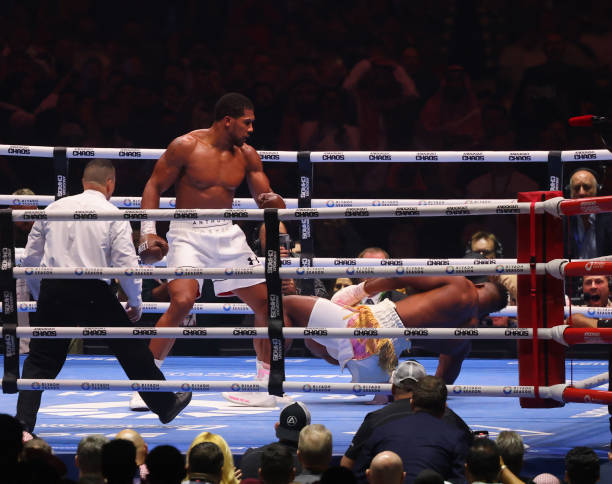 Anthony Joshua floors Ngannou