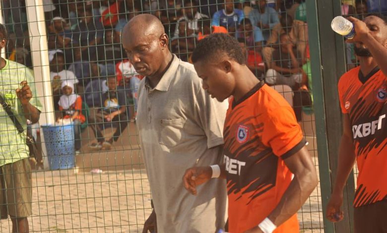 Akwa United striker Edidiong Ezekiel and Coach Baba Ganaru during their Federation Cup Round of 32 game