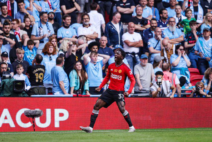 Manchester United defeat City to win FA cup