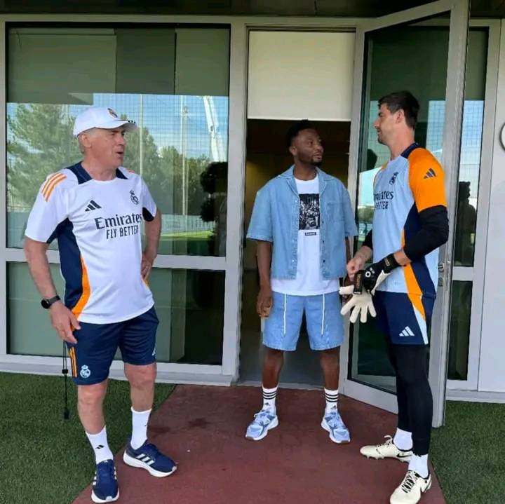 Mikel Obi and Carlo Ancelotti with Courtoius