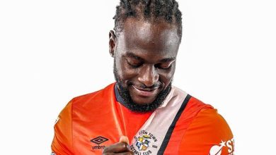 Victor Moses joins Luton Town