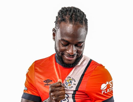 Victor Moses joins Luton Town