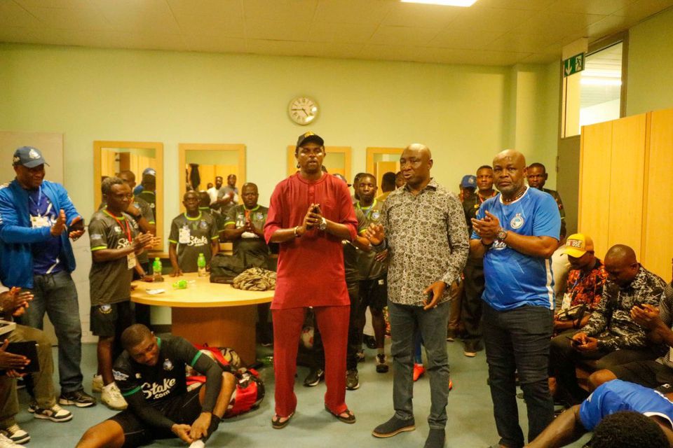 NFF President adressing players of NPFL club Enyimba