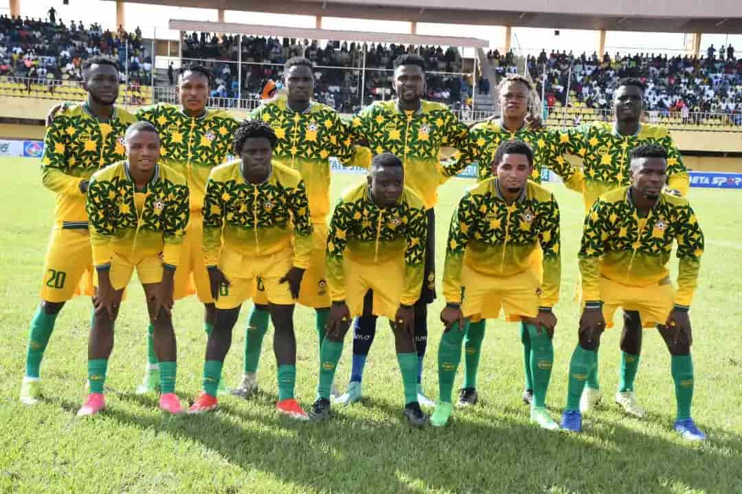 Yahaya Ibrahim and the Kwara United starting XI vs Remo Stars