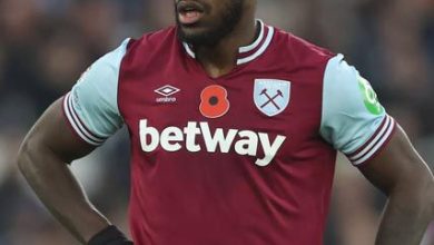 West Ham United is reportedly considering offering Michail Antonio a new £90,000-per-week contract following his recent car crash.