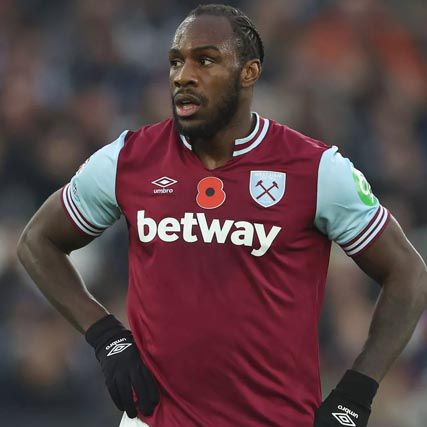 West Ham United is reportedly considering offering Michail Antonio a new £90,000-per-week contract following his recent car crash.