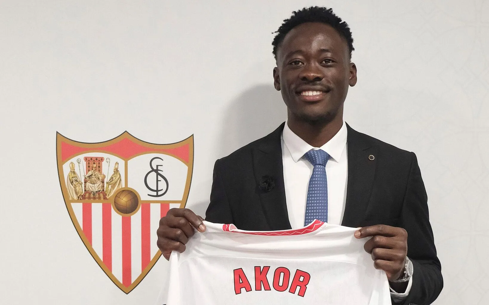 AKOR ADAMS JOINS SEVILLA