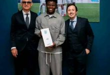 Former Super Eagles left-back Taye Taiwo has been honoured by French Ligue 1 club Olympique Marseille after being inducted into the club’s hall of fame.