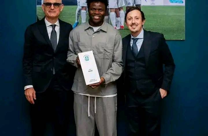 Former Super Eagles left-back Taye Taiwo has been honoured by French Ligue 1 club Olympique Marseille after being inducted into the club’s hall of fame.