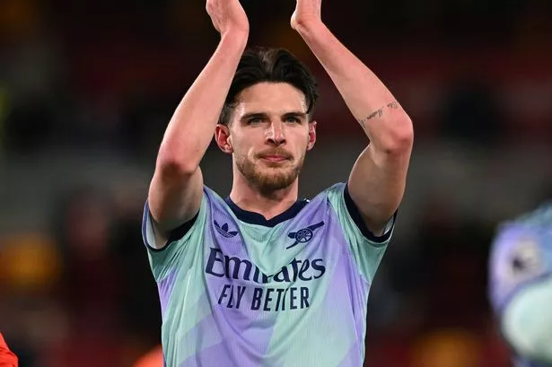 Declan Rice's powerful strike earned Arsenal a point at Manchester United but did little to help their chase of Premier League leaders Liverpool.