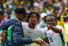 Super Eagles head coach Eric Chelle has praised Moses Simon for his strong dedication to the Nigerian national team.