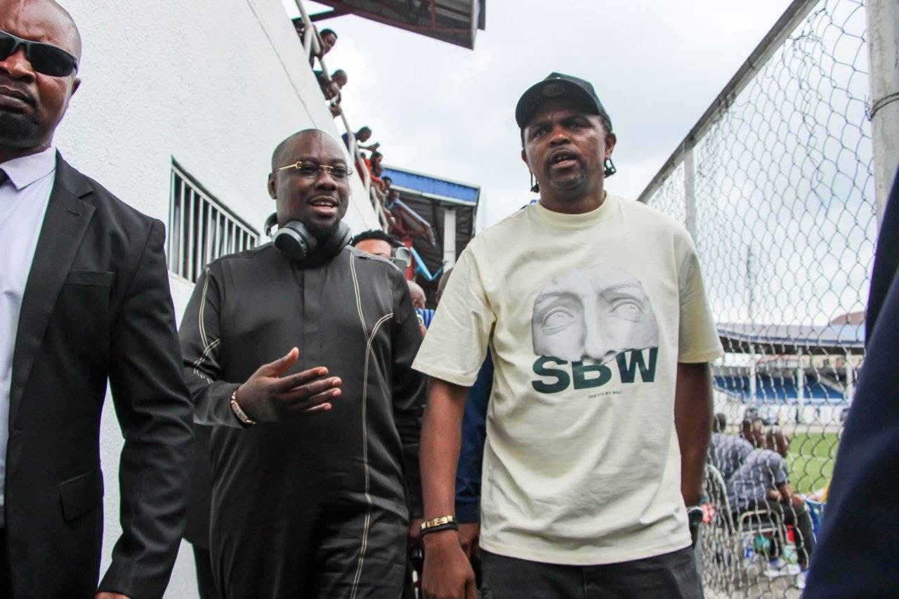 Obinna Iyiegbu, better known as Obi Cubana, was a special guest at the Nigeria Premier Football League (NPFL) week two match between Enyimba FC and Niger Tornadoes.