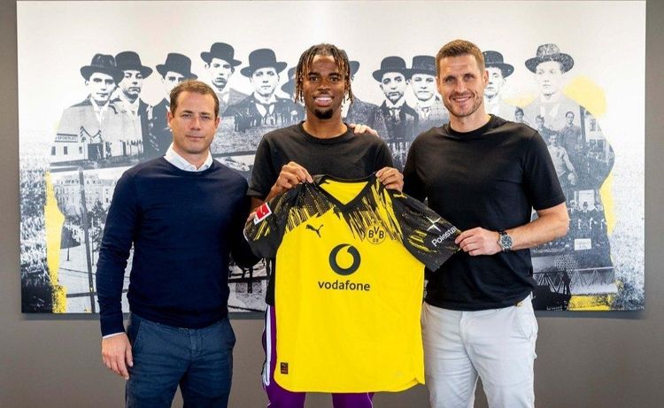 Carney Chukwuemeka, Who Can Play for Nigeria, Joins Borussia Dortmund Permanently