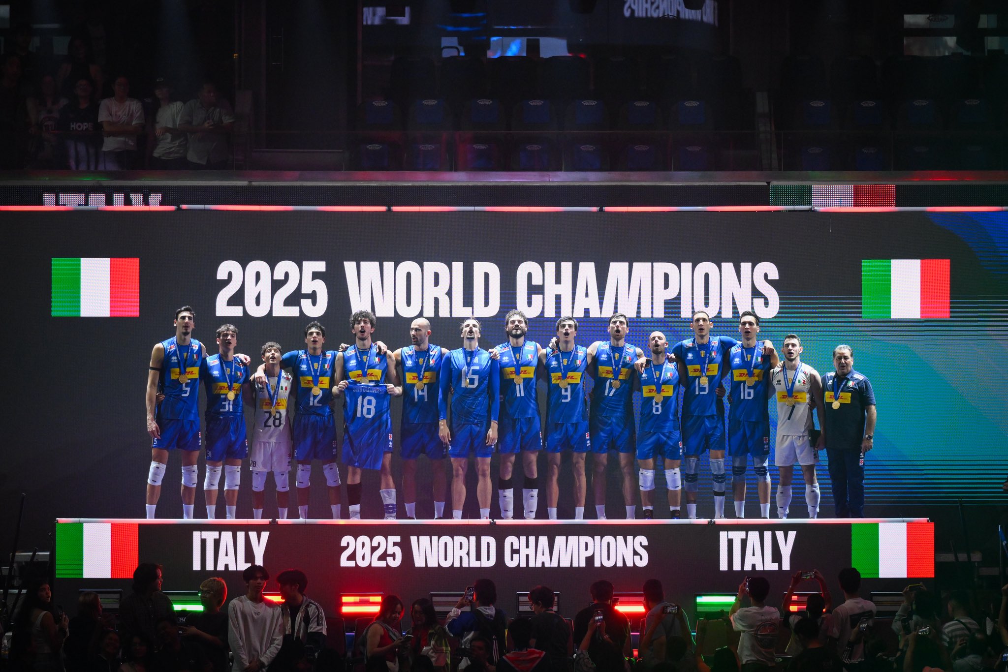 Italy men’s volleyball team celebrating 2025 FIVB World Championship victory