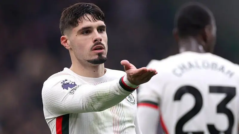 Pedro Neto and Enzo Fernández scored to give Chelsea a comfortable 2–0 win at Burnley, lifting them to second place in the Premier League.