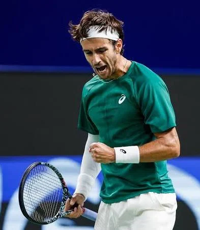 Musetti survives Wawrinka to keep His Turin dream alive