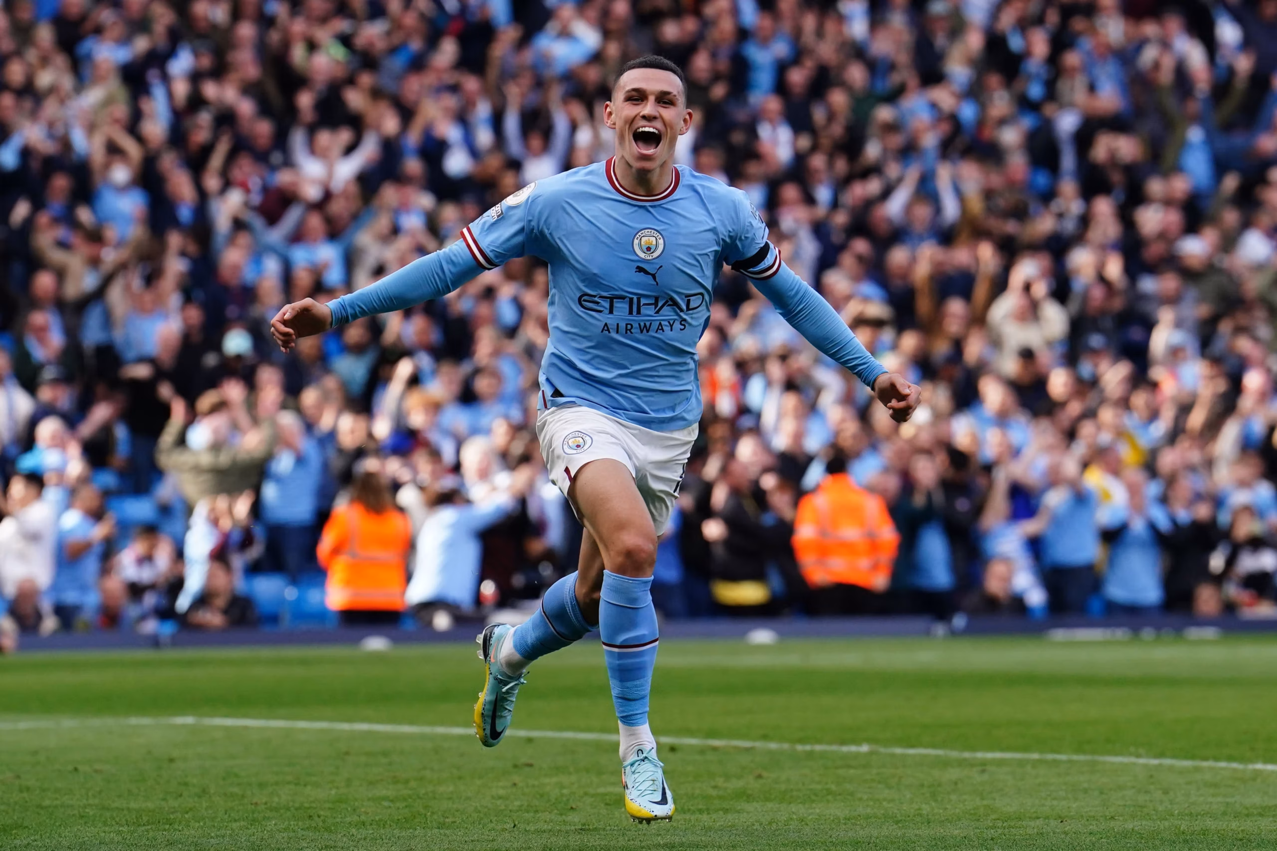 Foden goal saves Man City in 3–2 victory over Leeds