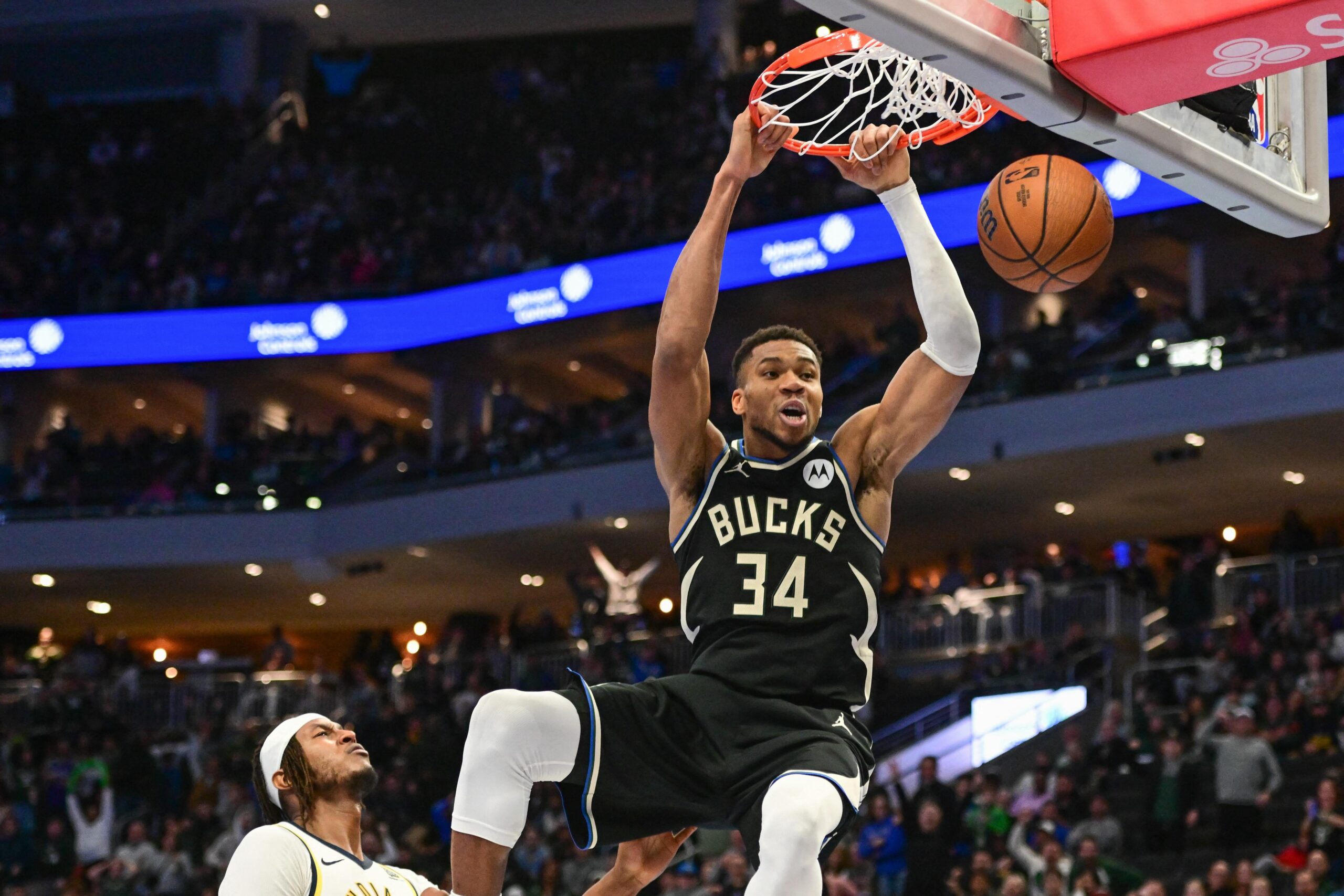 Giannis Antetokounmpo shines in Bucks Away Win