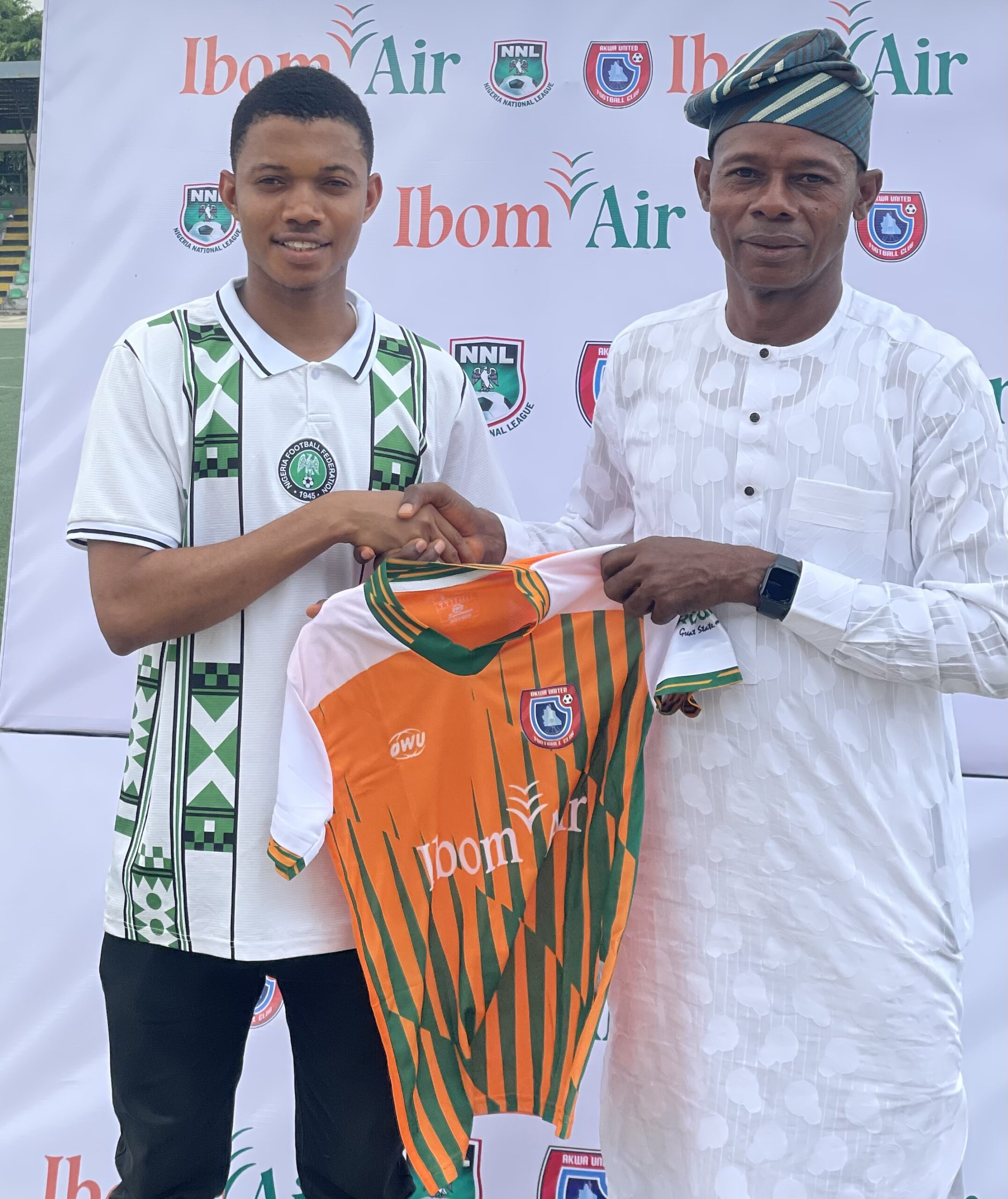 Akwa United chairman Joseph Eno presents jersey to fan