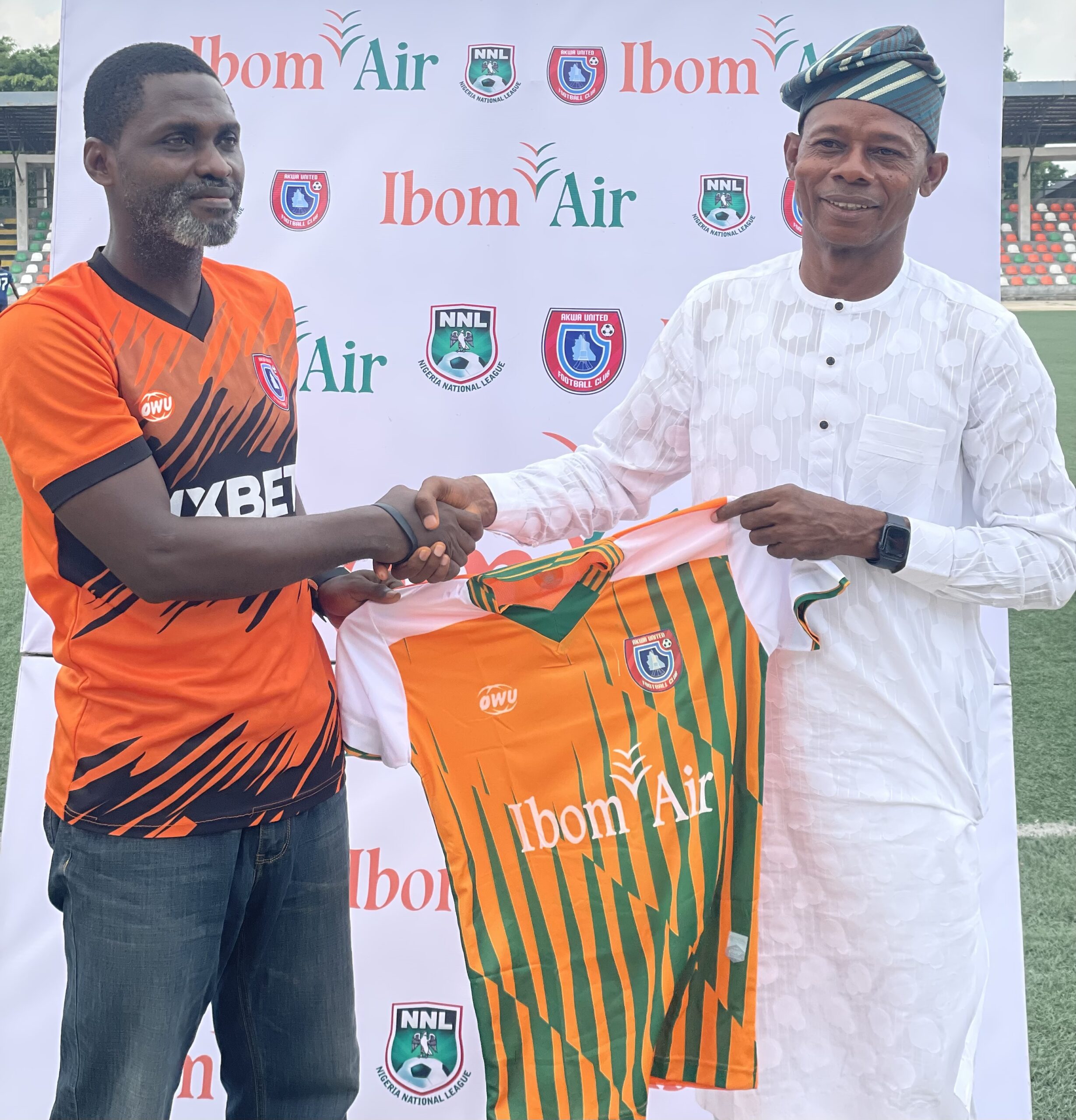 Akwa United chairman Joseph Eno presents jersey to fan