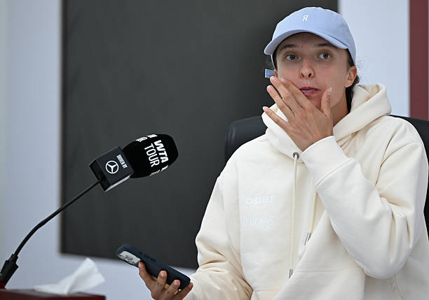 Swiatek calls Muchova the “Roger Federer of Women’s Tennis”