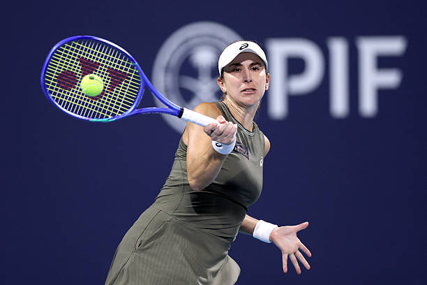 Bencic dominates Anisimova to reach Miami Quarterfinal