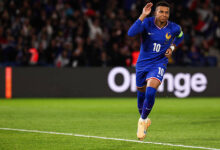 Mbappé requests Armband from Kanté During France Match