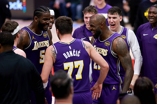 LeBron reacts as Lakers lose Doncic and Reaves to Injury