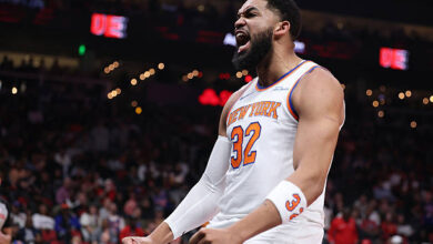 Knicks Hold Off Hawks to Take Game 1