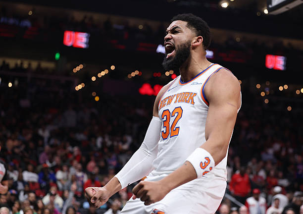 Knicks Hold Off Hawks to Take Game 1