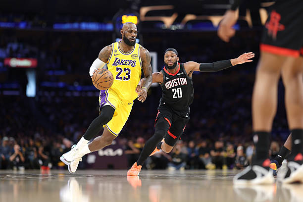Lakers take Game 1 in Impressive Team Performance