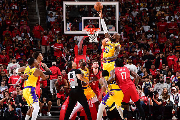 Lakers take control with Late Comeback in Game 3
