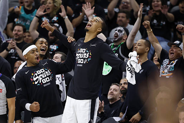 Knicks take Control, Spurs respond in Wednesday night Playoff