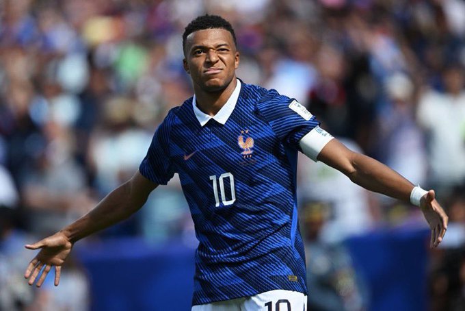Lightning Delay Fails to Stop France as Mbappe Inspires Win Over Iraq Lightning Delay Fails to Stop France as Mbappe Inspires Win Over Iraq